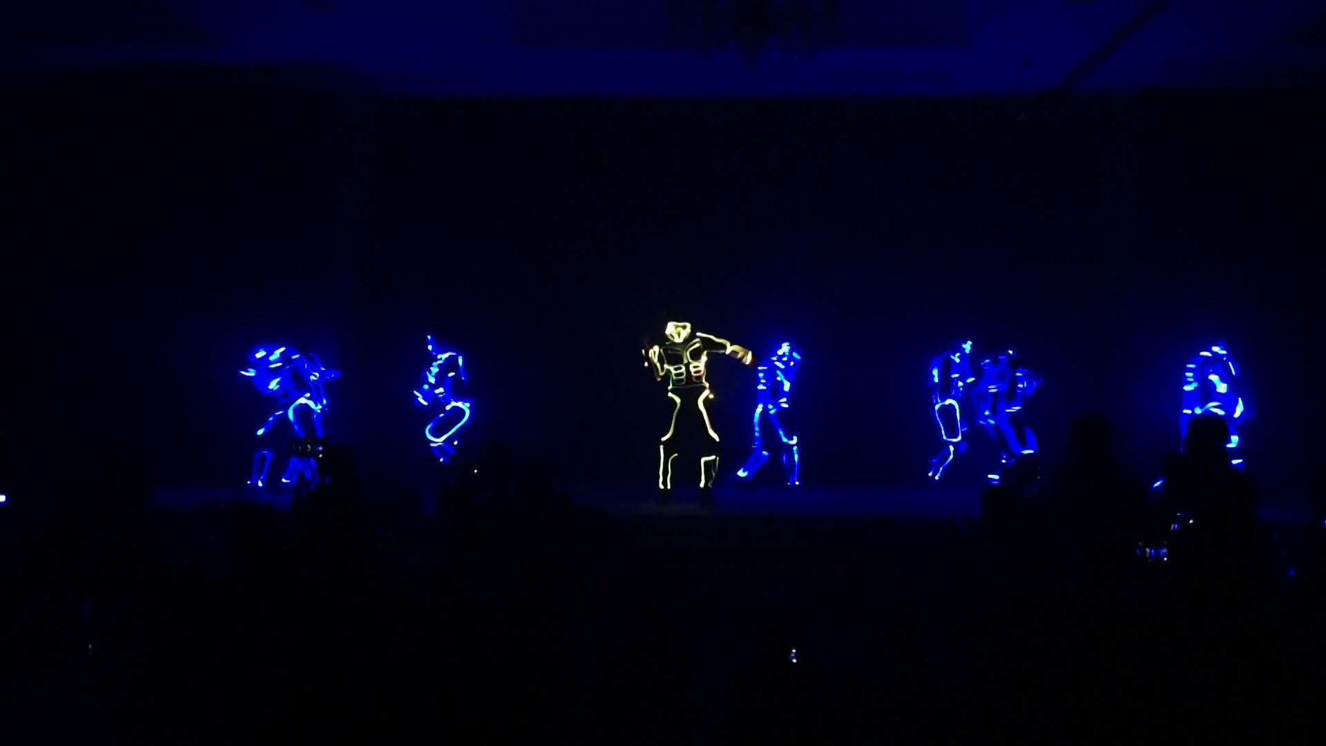 led dance, nhảy đèn led, led