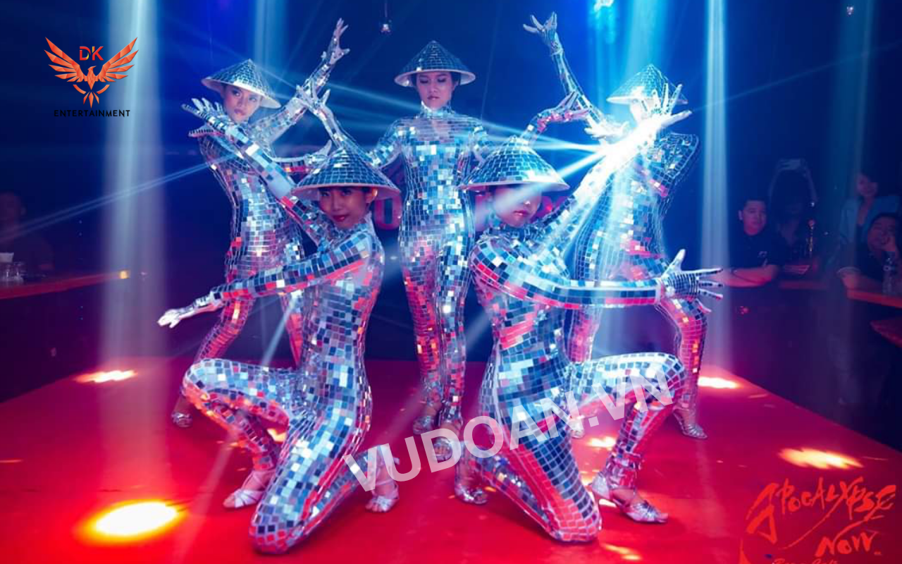 Biểu diễn nhảy gương Mirror Dance — Vũ Đoàn DK