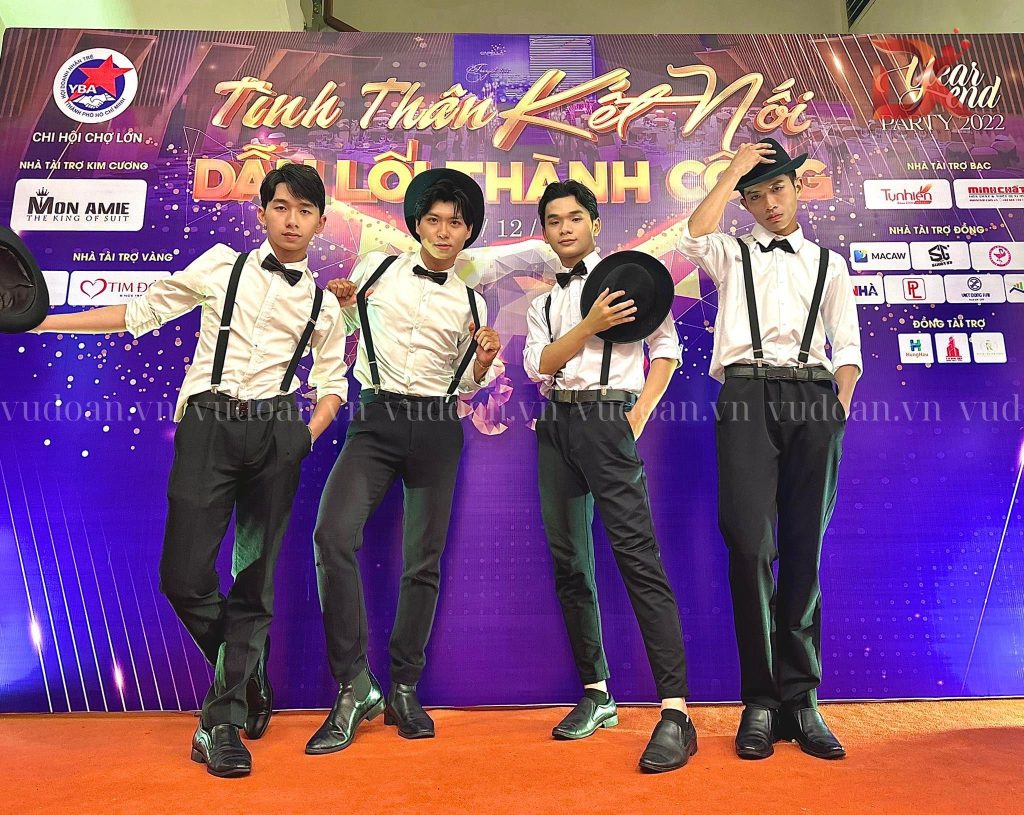 Nhảy trang phục bến thượng hải