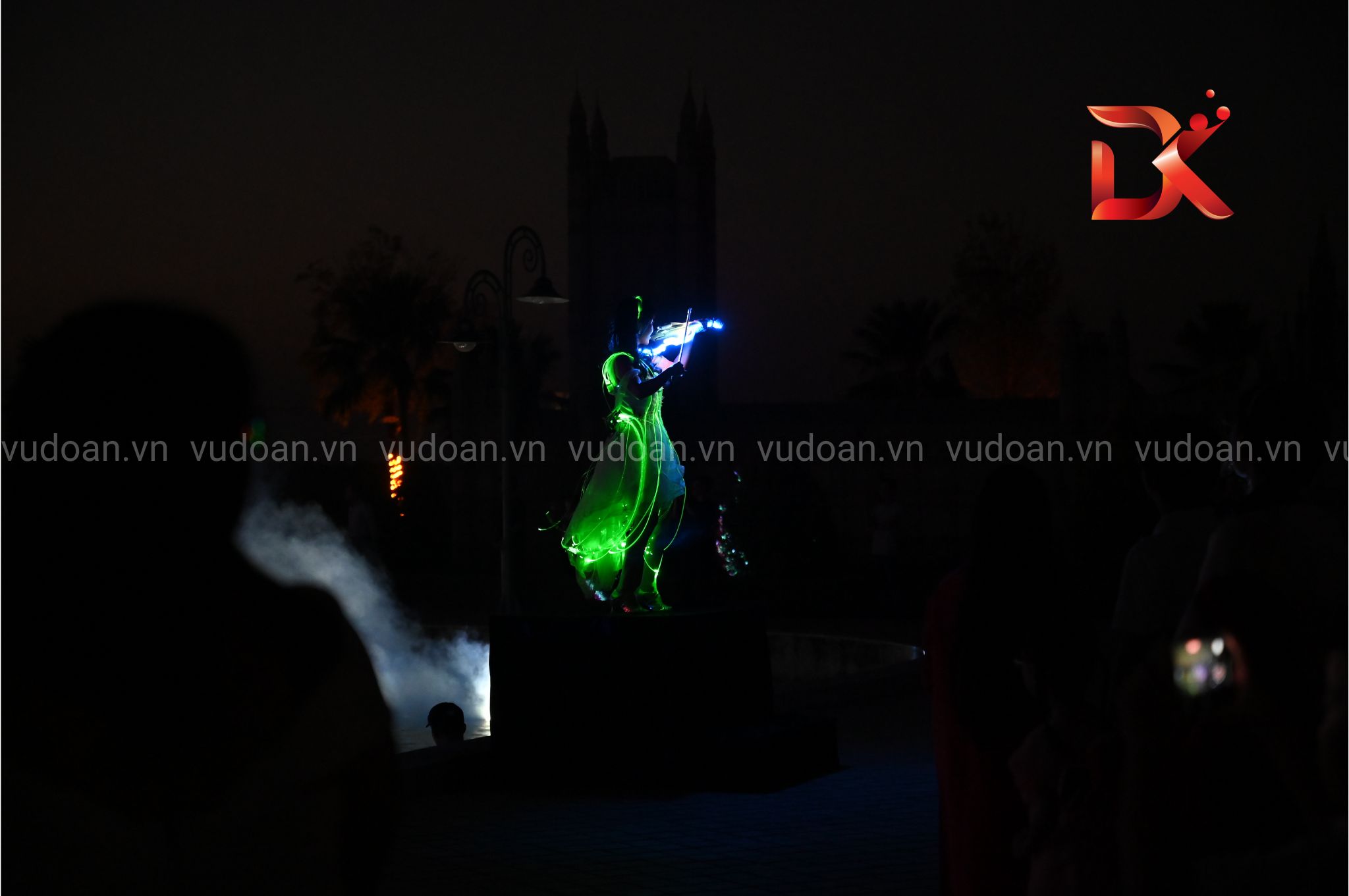 Violin ballet led