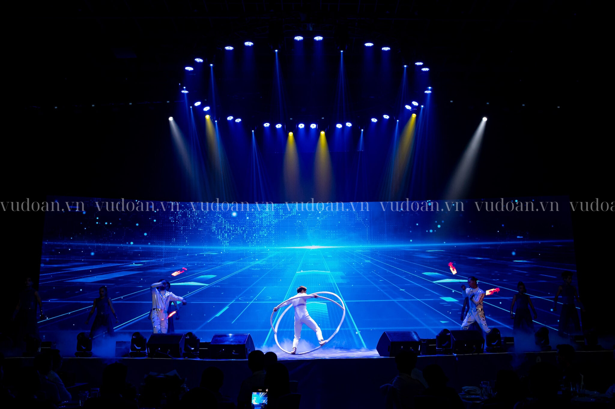 Led Poi Performance Led Poi dance performance group for rent - Vũ Đoàn DK