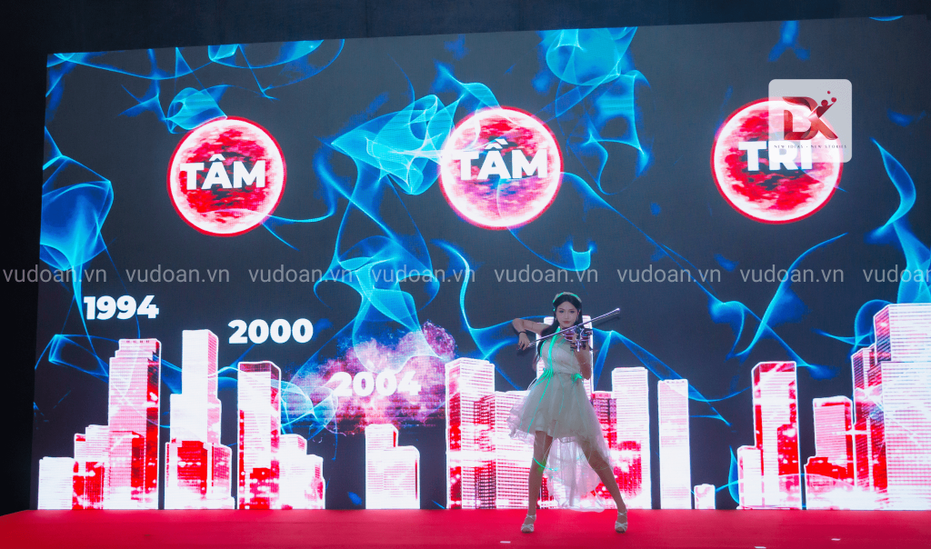 Múa tương tác tại sự kiện ra mắt thương hiệu DICERA